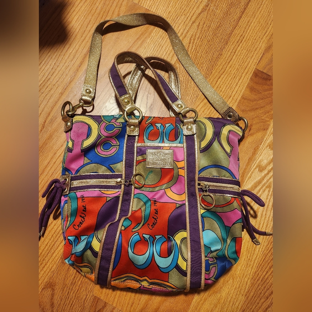Limited Edition Vtg Coach Poppy Multicolor Shoulder Bag with Gold Accents Luxury